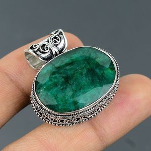 Colgante de Esmeralda Zambiana Facetada, Joyería de Plata de Ley Hecha a Mano, Collar de Piedra Preciosa Natural de Lujo, Regalo para Ella - Product Image 1
