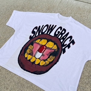 เสื้อยืดสีขาวโอเวอร์ไซส์ Snow Grace ลายพิมพ์ปาก สตรีทแวร์ แขนสั้น ผ้าคอตตอนเจอร์ซีย์ คอกลม สำหรับผู้ชาย - Product Image 3