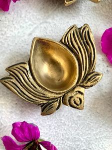 Ensemble de lampes à huile Diya, porte-lumière décoratif suspendu en laiton artisanal traditionnel pour Diwali, équipement de bureau, emballage en une seule pièce - Product Image 2