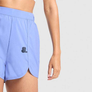 Shorts Deportivos de Cintura Alta para Mujer, Color Sólido, con Logotipo en la Pierna Derecha, 100% Algodón, Anti-Pilling - Product Image 3
