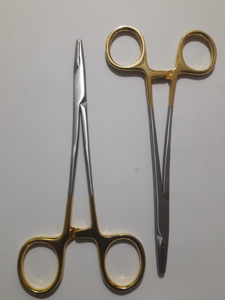Porte-aiguilles en acier inoxydable MAYO HEGAR avec poignée dorée, inserts en carbure de tungstène de qualité TC, forceps GUJJAR SURGICAL - Product Image 3