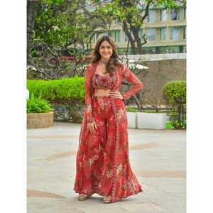 ชุดเดรส PD-Aarohi สีแดงสไตล์อินโดเวสเทิร์น คอติ ปาลาโซ และเสื้อเบลาส์สไตล์บอลลีวูด สำหรับงานพรอม - Product Image 5