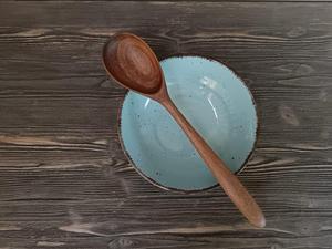 Cuchara de Cocina Tradicional de Madera, Hecha a Mano con Madera Natural Ecológica, Capacidad de 10 ml, Acabado Pulido Espejo, para Cocinar, Remover y Servir - Product Image 1