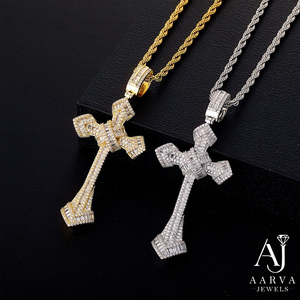 Collier pendentif croix en moissanite, taille brillant rond, breloque scintillante, bijoux Jésus, plaqué or, pour homme, idéal pour les fêtes - Product Image 1