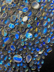 Lot de cabochons en pierre de lune arc-en-ciel, blancs avec reflets bleus, calibrés, pierres précieuses naturelles en vrac pour la création de bijoux - Product Image 6