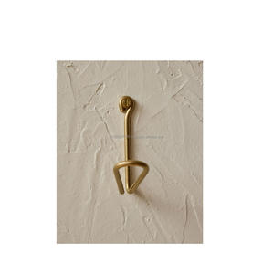 Fuertes ganchos de pared de Metal decorativos con elementos hechos a mano para soluciones de organización encantadoras y útiles - Product Image 3