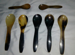 Cuillères à salade et à dîner en corne de buffle, artisanales, vintage, écologiques, fabriquées en Inde, idéales pour les fêtes, vente en gros - Product Image 4