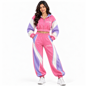 Conjunto de chándal OEM para mujer con bloques de color personalizados, sudadera corta con cremallera y paneles rosas, pantalones de chándal con puños, conjunto de 2 piezas para descansar - Product Image 1