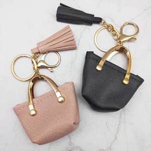 Charmant et mignon mini sac porte-clés en cuir PU et alliage de zinc avec décorations en pompons, pour femmes et filles, usage quotidien, tendance - Product Image 1