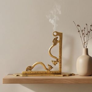 Soporte Decorativo de Latón con Forma de Pavo Real para Libros y Porta Diya, Decoración Tradicional India para el Hogar, para Pooja y Exhibición Festiva - Product Image 5