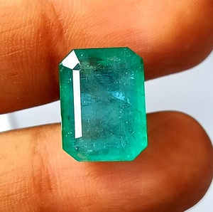 Émeraude naturelle zambienne de 12,80 carats, vert émeraude, facettée, taille émeraude, pierre précieuse pour la fabrication de bijoux - Product Image 3