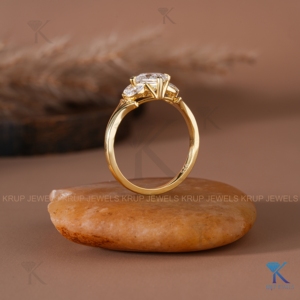 Bague de fiançailles en diamant de laboratoire taille princesse, or massif, style vintage, bijoux fins, sur mesure, cadeau pour femme, KRUP JEWELS - Product Image 3