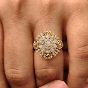 Bagues de luxe vintage à halo floral, bagues statement en or jaune 18 carats avec diamant de laboratoire rond DEF VVS, bagues de mariage royales raffinées - Product Image 2