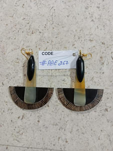 Meilleures boucles d'oreilles pendantes en diamant noir et blanc faites à la main corne africaine à la mode pour le bureau à domicile et la fête Look classique - Product Image 6