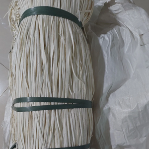 La piel de ratán es la capa duradera y flexible de la planta de ratán, utilizada para tejer muebles y artesanías con una textura natural. - Product Image 5