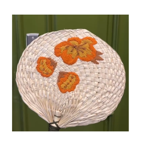 Éventail pliant écologique fait main en feuille de palmier naturelle avec doublure en bambou pour décoration de mariage, cadeaux de fête et rafraîchissement estival - Product Image 2