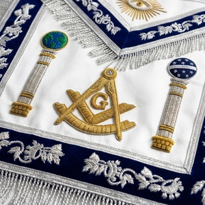 Tablier maçonnique fait main pour ancien maître maçon, en velours bleu roi, broderie en fils d'argent, avec franges, pour la loge bleue et les insignes maçonniques - Product Image 2