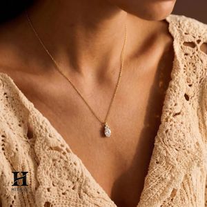 Pendentif élégant en diamant de laboratoire taille ovale, collier minimaliste en or 14 carats pour femme - Product Image 4