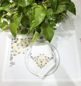 Ensemble de napperons et serviettes de table personnalisés en coton de luxe, brodés, motifs de dessins animés mignons, lavables en machine, fins, réutilisables, avec ourlet festonné, pour la maison, vente en gros - Product Image 4