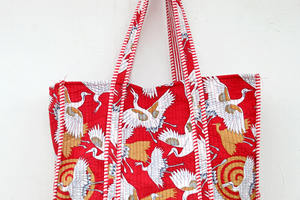 Elegante Bolso Tote Grande Reversible Acolchado de Algodón con Estampado Floral, Diseño Floral Multicolor, Práctico y Moderno - Product Image 3