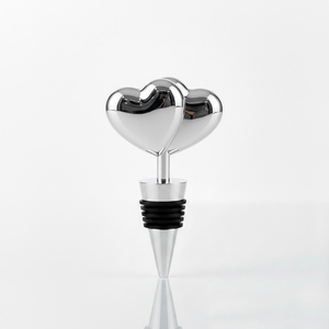 Bouchon de bouteille de vin en métal personnalisé en forme de cœur, gravé avec le nom, souvenir de mariage. - Product Image 6