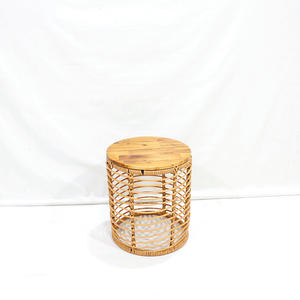 Table ronde artisanale avec structure en fer, recouverte de corde en plastique tressé et surface en bois naturel - Product Image 6