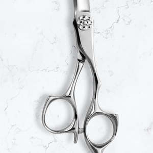 กรรไกรตัดผมสำหรับคนถนัดขวา ใบมีดตรง ปลายคม สแตนเลสสตีล น้ำหนักเบา กรรไกรสำหรับร้านทำผม - Product Image 4