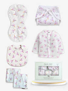 Juego de Regalo Polka Tots Little Treasure, 6 Piezas, Toalla con Capucha de Muselina de Algodón para Bebé, Estampado de Flamencos y Corazones, Suave para Recién Nacidos - Product Image 2