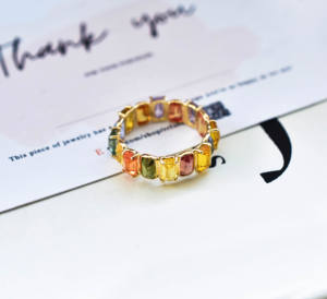 Bague éternelle en or 14 carats avec saphirs naturels multicolores taillés en émeraude, sélectionnés à la main par The Mosaic Muse - Product Image 6