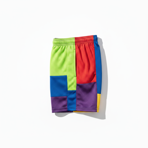 Shorts de sport en maille vibrante à empiècements - Vêtements de sport respirants haute performance - Product Image 4