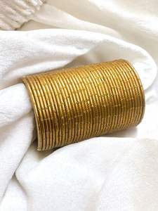 Conjunto de brazaletes tribales de plata oxidada clásica con acabado antiguo y dijes de campana Ghungroo intrincados con grabado tradicional - Product Image 5