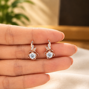 Boucles d'oreilles pendantes en argent sterling 925, motif fleur, avec moissanite taille brillant rond, cadeau pour femme, idéales pour mariage - Product Image 5