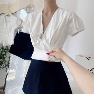 Blusa Elegante Blanca con Cuello en V y Mangas Abullonadas para Mujer, con Ribete de Encaje, Estilo Casual, Venta al Por Mayor - Product Image 3