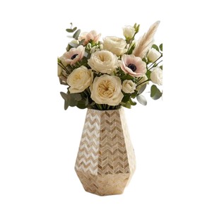 Vase contemporain en MOP avec motif mosaïque chevron, fait main, pour présentation florale sur table, forme irrégulière, blanc et doré - Product Image 4