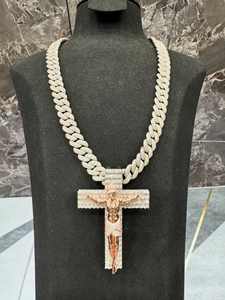 Collier personnalisé de luxe en or plaqué or 3D avec pendentif croix chrétienne Hip Hop Jésus en moissanite S925 VVS1 - Product Image 4