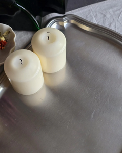 Plateau de service en acier inoxydable résistant à la rouille, au design créatif, pour une brillance durable, une robustesse et un attrait vintage luxueux lors de la mise en place d'une table élégante. - Product Image 5