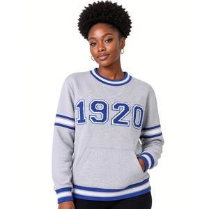Sweat-shirt ras du cou en chenille gris chiné pour femme, avec bouclier brodé, en polaire, manches rayées bleues, vente en gros OEM - Product Image 3