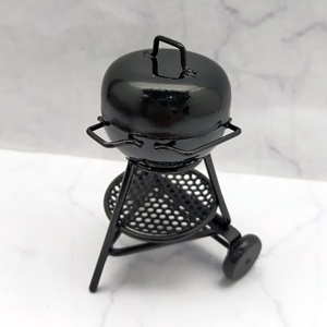 Barbecue miniature en métal noir 1:12, modèle de décoration pour maison de poupée, pour les plus de 14 ans - Product Image 1