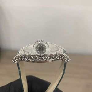 Splendide montre de luxe pour homme à quartz analogique avec boîtier en moissanite diamantée, chiffres romains, fermoir caché, verre saphir 28 mm, mouvement ETA - Product Image 3