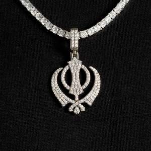 Collier Pendentif Khanda de Luxe UrbanVrit en Moissanite VVS, Argent Sterling 925 Certifié GRA, Symbole Sikh, Bijou Religieux Sertie de Pierres - Product Image 3