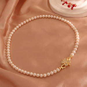Collier de perles d'eau douce à la mode avec un design rétro, boucle en forme de fleur polyvalente pour le dîner - Product Image 4