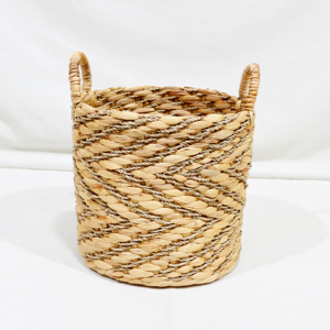 Panier à linge durable en jacinthe d'eau et en jonc de mer avec poignées pour une organisation polyvalente de la maison - Product Image 1