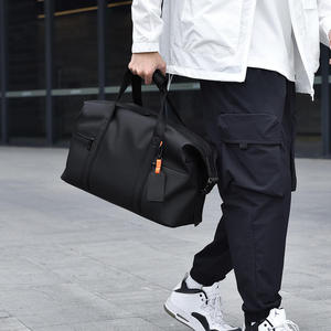 Sac de voyage léger et spacieux personnalisé pour hommes et femmes, idéal pour la gym, la natation et les week-ends - Product Image 3