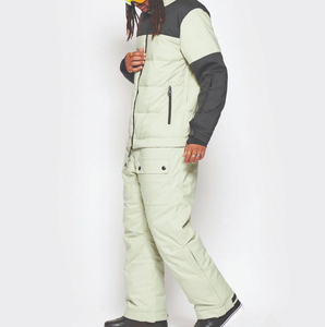 Combinaison de ski d'hiver personnalisée pour femme, idéale pour le ski, le snowboard et la motoneige - Product Image 4