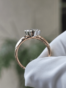 Bague de fiançailles en diamant de laboratoire 1,85 ct certifiée IGI, or blanc 14 carats, taille ajustable, bande sculptée florale, luxe, mariage, femme - Product Image 4
