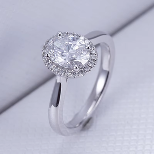 Anillo de Compromiso de Diamantes de Corte Oval Platino para Mujer con Halo de Diamantes Laterales, Estilo Clásico, Certificado IGI - Product Image 2