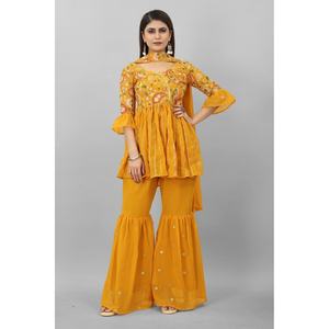 ชุดปาร์ตี้ผ้าจอร์เจตต์ปักลายประดับเลื่อมพร้อมผ้าคลุมไหล่สีเหลือง - Product Image 1