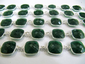 Cadena hecha a mano con conector de bisel de piedra preciosa de ónix verde calcedonia de 13 mm en forma de cojín briolette, vendida por pie - Product Image 4