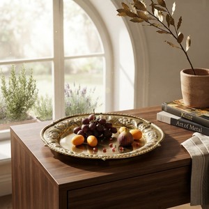 Plateau rond en laiton gaufré et nervuré de luxe moderne Hot Premium Vantage pour la maison et la cuisine Utilisation de Noël - Product Image 1