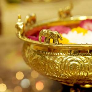 Cuenco Urli de latón con forma de elefante, una impresionante pieza decorativa que combina la artesanía tradicional con un diseño majestuoso. - Product Image 6